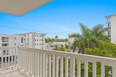 Condo in Miami Beach, Florida, 2 bedrooms  № 1351944 - photo 8