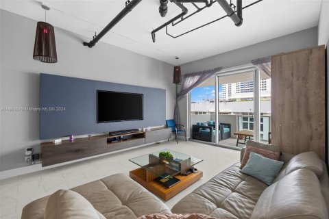 Condo in Miami Beach, Florida, 1 bedroom  № 1351939 - photo 11