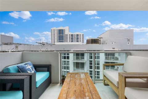 Condo in Miami Beach, Florida, 1 bedroom  № 1351939 - photo 13