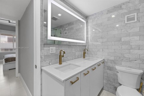 Condo in Miami Beach, Florida, 1 bedroom  № 1351939 - photo 25