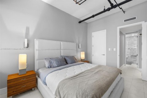 Condo in Miami Beach, Florida, 1 bedroom  № 1351939 - photo 21