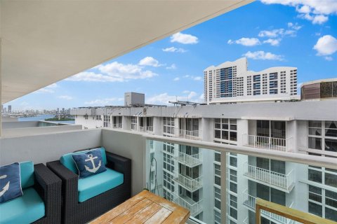 Condo in Miami Beach, Florida, 1 bedroom  № 1351939 - photo 14