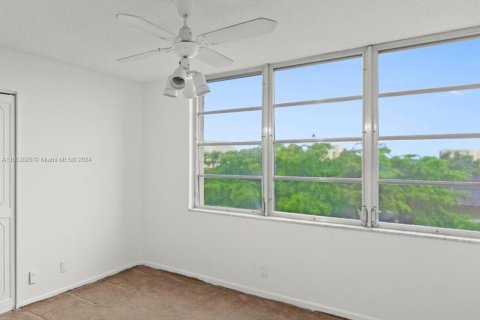 Condo in Lauderhill, Florida, 2 bedrooms  № 1351942 - photo 5