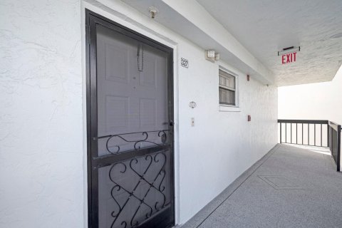 Купить кондоминиум в Лейк-Уорт, Флорида 3 спальни, 145.3м2, № 994126 - фото 30