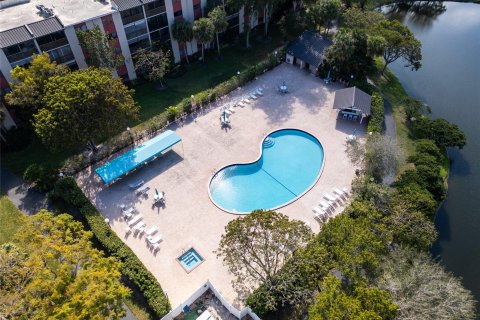 Copropriété à vendre à Pompano Beach, Floride: 2 chambres, 129.97 m2 № 994125 - photo 10