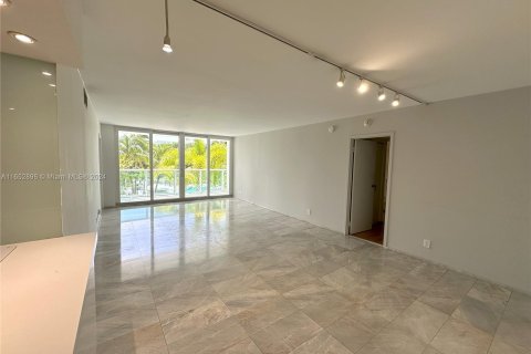 Copropriété à louer à Sunny Isles Beach, Floride: 2 chambres, 126.07 m2 № 1356771 - photo 2