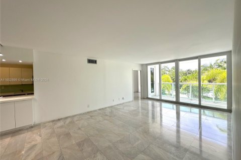 Condo in Sunny Isles Beach, Florida, 2 bedrooms  № 1356771 - photo 1