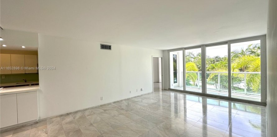 Condo in Sunny Isles Beach, Florida, 2 bedrooms  № 1356771