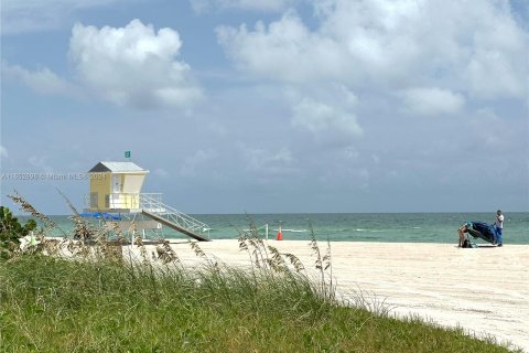 Copropriété à louer à Sunny Isles Beach, Floride: 2 chambres, 126.07 m2 № 1356771 - photo 15