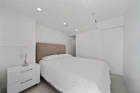 Condo in Miami Beach, Florida, 2 bedrooms  № 1356687 - photo 24