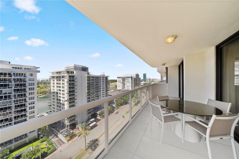 Copropriété à vendre à Miami Beach, Floride: 2 chambres, 126.35 m2 № 1356687 - photo 26