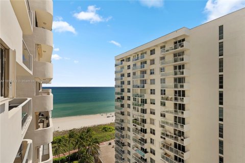 Copropriété à vendre à Miami Beach, Floride: 2 chambres, 126.35 m2 № 1356687 - photo 2