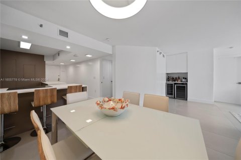 Copropriété à vendre à Miami Beach, Floride: 2 chambres, 126.35 m2 № 1356687 - photo 12