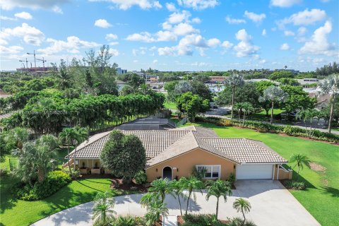 House in Coral Springs, Florida 4 bedrooms, 251.39 sq.m. № 1310903 - photo 2