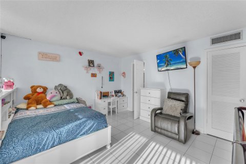 Купить кондоминиум в Лейк-Уорт, Флорида 3 спальни, 116.87м2, № 884595 - фото 3