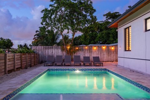 Casa en venta en Fort Lauderdale, Florida, 5 dormitorios, 203.27 m2 № 1239188 - foto 18