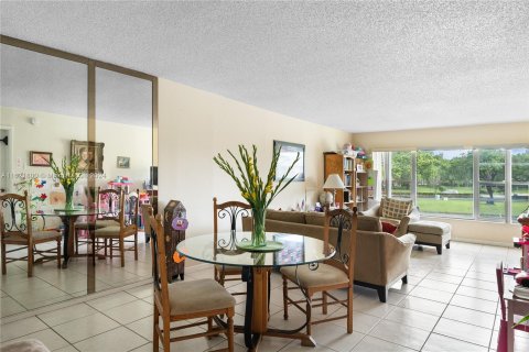 Condo in Sunrise, Florida, 1 bedroom  № 1272445 - photo 17