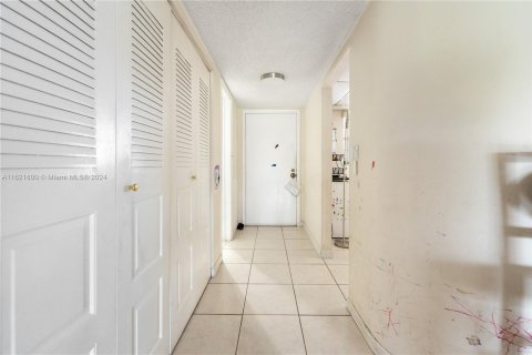 Condo in Sunrise, Florida, 1 bedroom  № 1272445 - photo 25