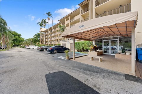 Condo in Sunrise, Florida, 1 bedroom  № 1272445 - photo 11