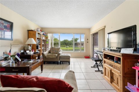 Condo in Sunrise, Florida, 1 bedroom  № 1272445 - photo 24