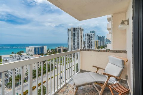 Condominio en venta en Hollywood, Florida, 2 dormitorios, 116.5 m2 № 1272446 - foto 2