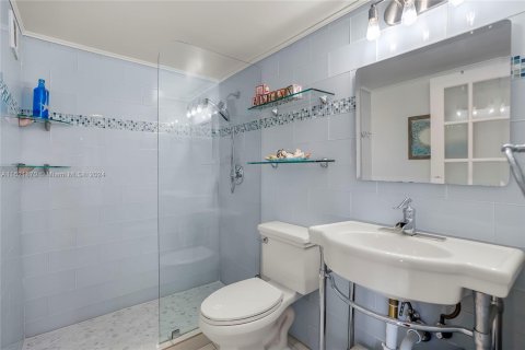 Condo in Hollywood, Florida, 2 bedrooms  № 1272446 - photo 23