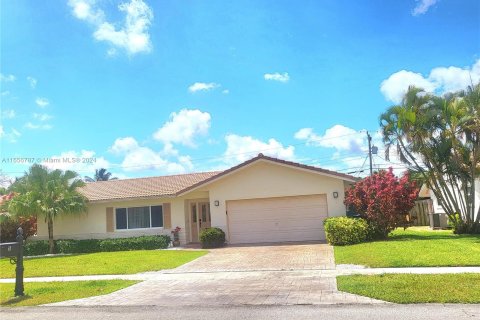 Villa ou maison à louer à Boca Raton, Floride: 4 chambres, 141.3 m2 № 1357063 - photo 1