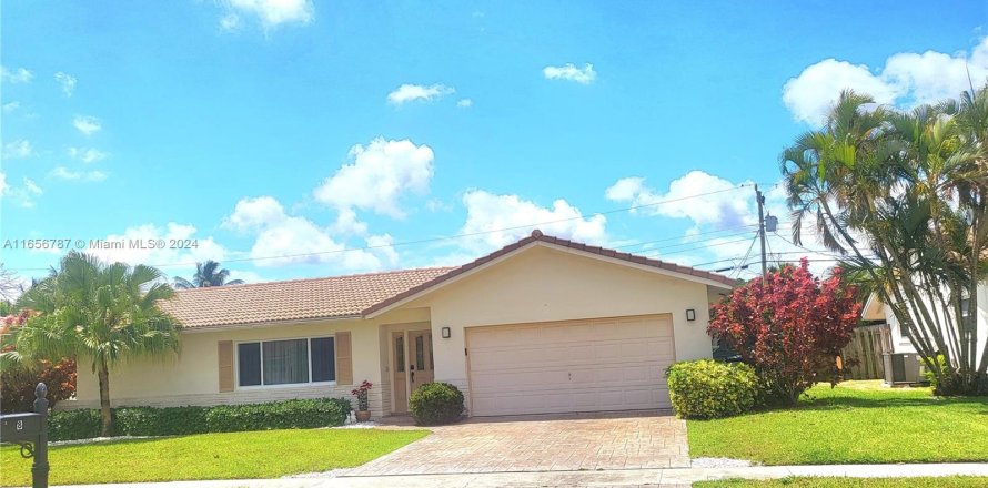 House in Boca Raton, Florida 4 bedrooms, 141.3 sq.m. № 1357063