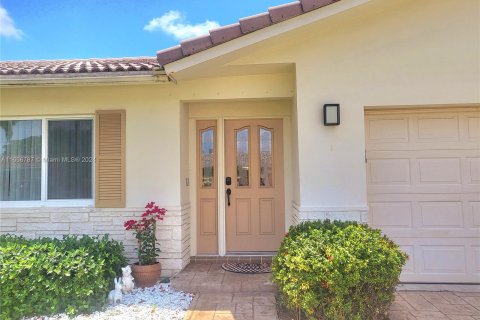 Villa ou maison à louer à Boca Raton, Floride: 4 chambres, 141.3 m2 № 1357063 - photo 2