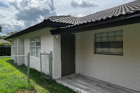 Villa ou maison à louer à Coral Springs, Floride: 2 chambres № 1357117 - photo 15