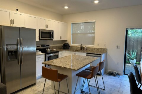 Adosado en venta en Miami, Florida, 3 dormitorios, 122.63 m2 № 1236187 - foto 3