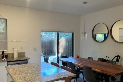 Adosado en venta en Miami, Florida, 3 dormitorios, 122.63 m2 № 1236187 - foto 2