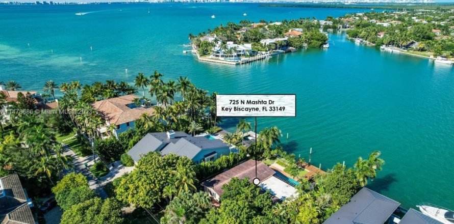 House in Key Biscayne, Florida 7 bedrooms, 652.82 sq.m. № 812938