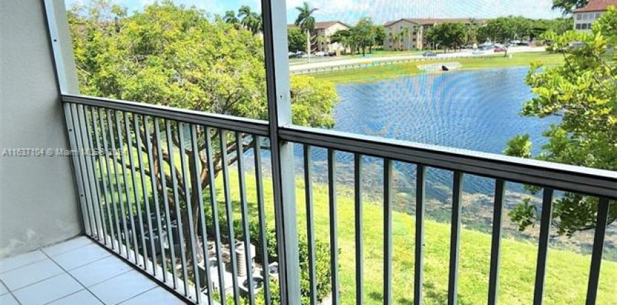 Condo in Pembroke Pines, Florida, 1 bedroom  № 1309766