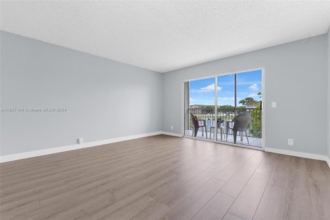 Condo in Pembroke Pines, Florida, 1 bedroom  № 1309766 - photo 21