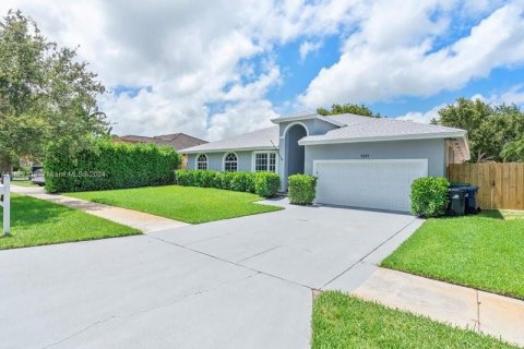 House in Cutler Bay, Florida 4 bedrooms, 203.18 sq.m. № 1269357 - photo 14