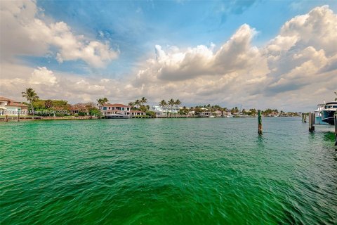 Villa ou maison à vendre à Hillsboro Beach, Floride: 8 chambres, 693.79 m2 № 691318 - photo 23