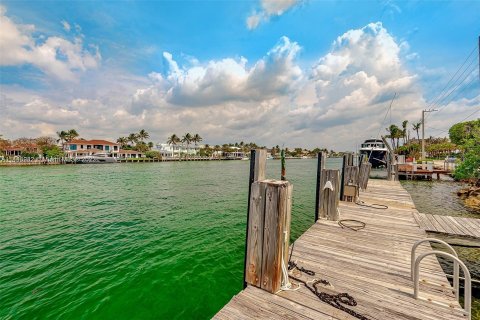 Villa ou maison à vendre à Hillsboro Beach, Floride: 8 chambres, 693.79 m2 № 691318 - photo 24
