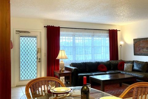 Condo in Deerfield Beach, Florida, 1 bedroom  № 950062 - photo 16