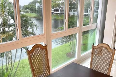 Condo in Deerfield Beach, Florida, 1 bedroom  № 950062 - photo 2