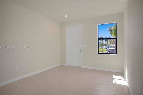 Townhouse in Hialeah, Florida 4 bedrooms, 177.81 sq.m. № 1136084 - photo 5