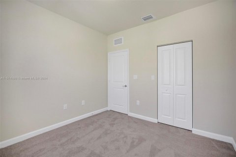 Townhouse in Hialeah, Florida 4 bedrooms, 177.81 sq.m. № 1136084 - photo 19