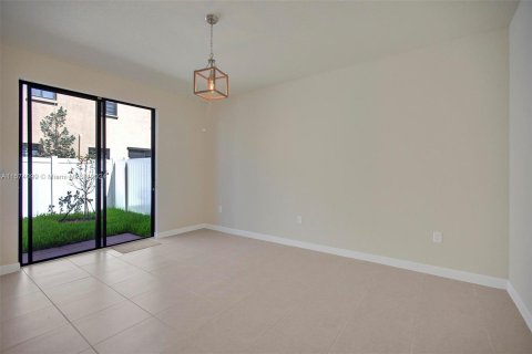 Townhouse in Hialeah, Florida 4 bedrooms, 177.81 sq.m. № 1136084 - photo 10