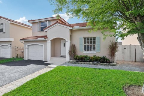 House in Coconut Creek, Florida 3 bedrooms, 144.46 sq.m. № 1282921 - photo 2