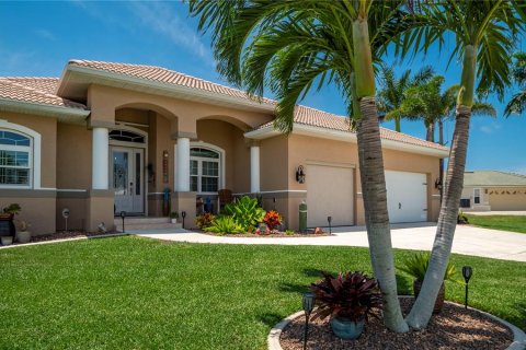 Villa ou maison à vendre à Punta Gorda, Floride: 3 chambres, 213.58 m2 № 1267557 - photo 1