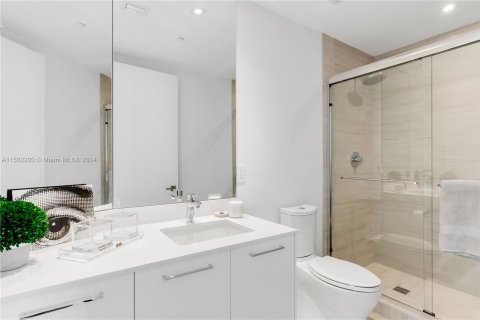 Condo in Aventura, Florida, 2 bedrooms  № 1221746 - photo 8