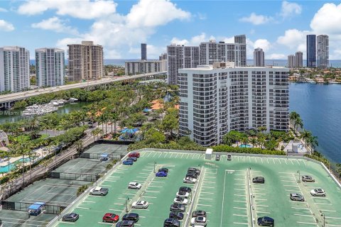 Condo in Aventura, Florida, 2 bedrooms  № 1221751 - photo 10