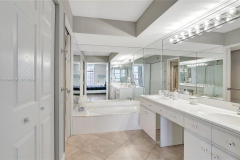 Condo in Aventura, Florida, 2 bedrooms  № 1221751 - photo 20