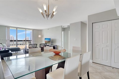 Condo in Aventura, Florida, 2 bedrooms  № 1221751 - photo 13