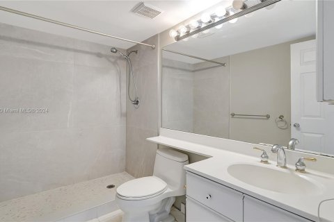 Condo in Aventura, Florida, 2 bedrooms  № 1221751 - photo 22